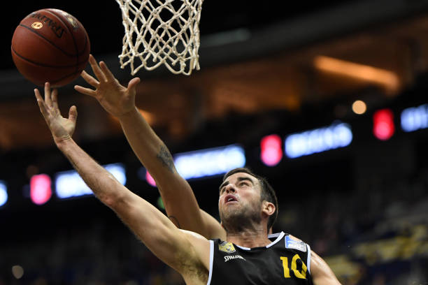 奇克头球破 奇克头球破